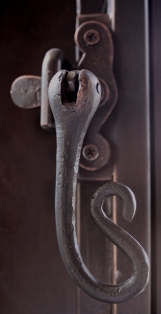 AIC window latch