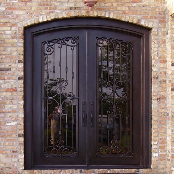 close iron entry door