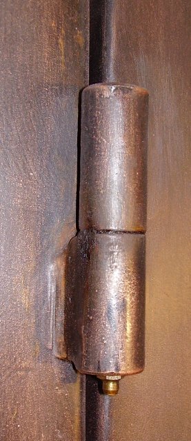 Barrel grease hinge